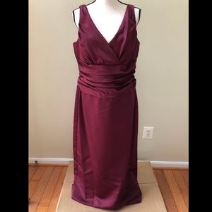 Sleeveless Satin V-neck women’s gown